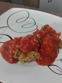 Una foto de Tortitas de ejotes con salsa de jitomate express