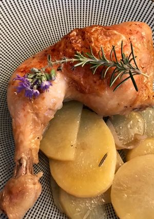Foto principal de Pollo asado a la cerveza con patata panadera