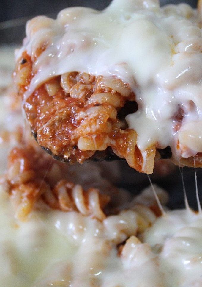 Una foto de Espirales con queso y carne