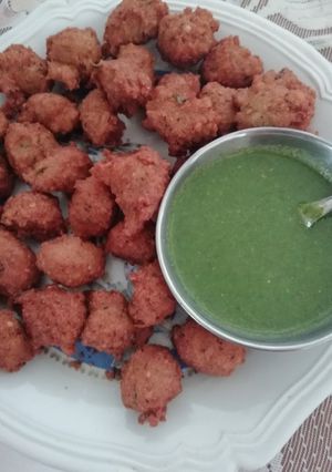 A picture of Lobhiya black eyed beans ke pakode.
