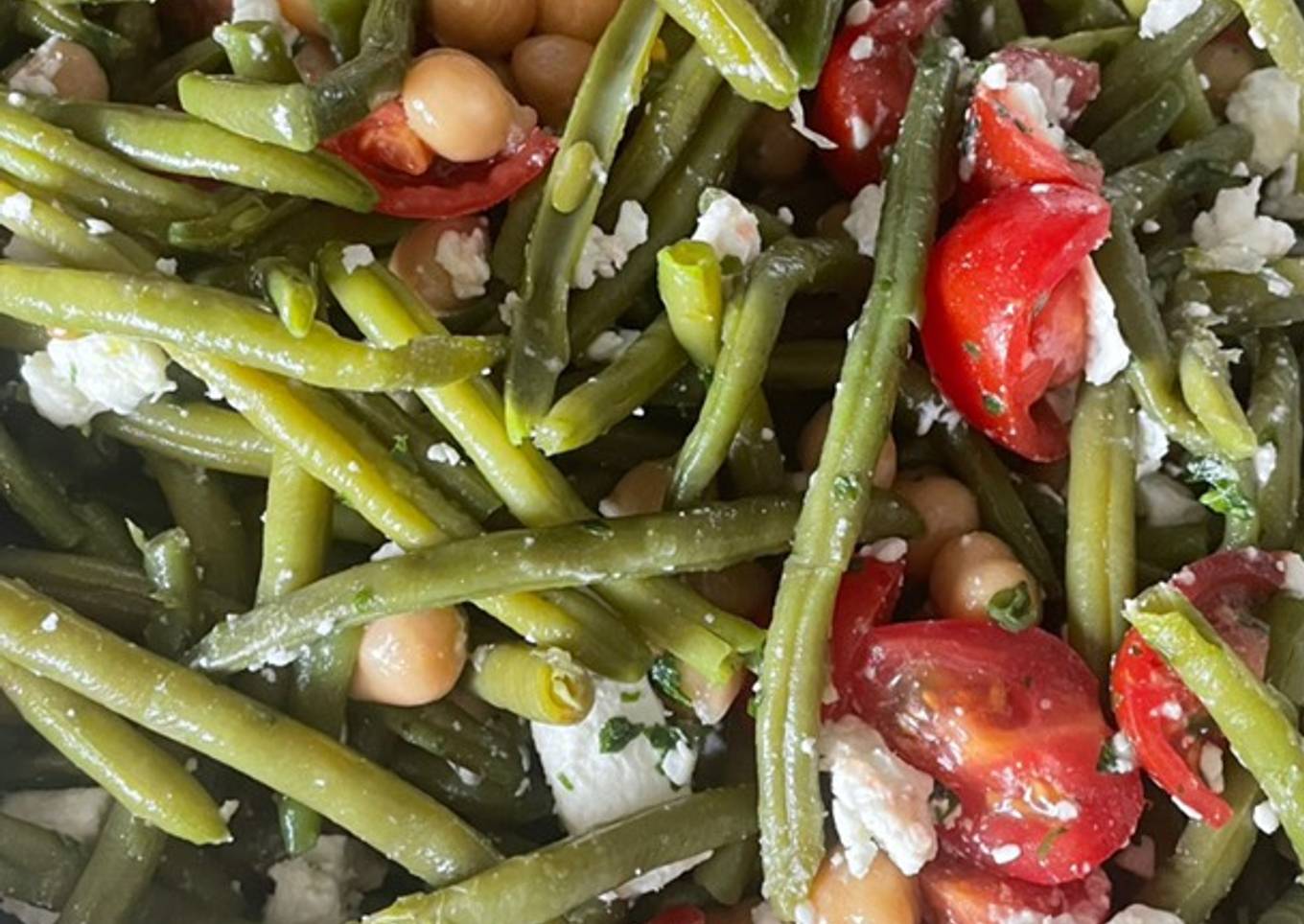 Salade de tomates / fêta / pois chiche / haricots verts