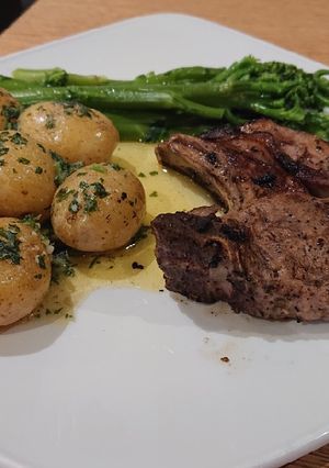A picture of Greek Lamb Chops.