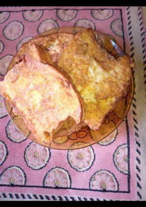 A picture of Soyayen bread da egg.