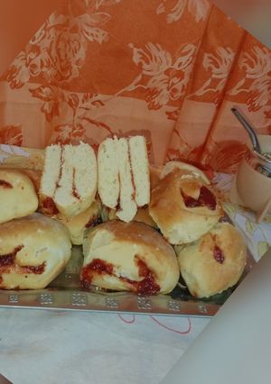 Una foto de Pancitos dulces con membrillo