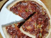 Una foto de quiche de alcachofas
