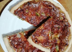 Una foto de Quiche de alcachofas y espárragos