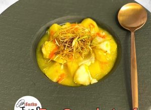 Foto principal de Porrusalda con bacalao y corona de puerro