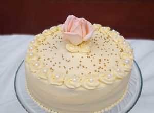 Una foto de Torta de limón y flor de sauco