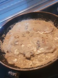 Una foto de Pollo carbonara