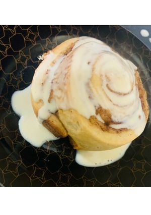 A picture of Caramel cinnamon rolls.