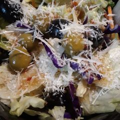 A picture of Olives and Salad Mix.