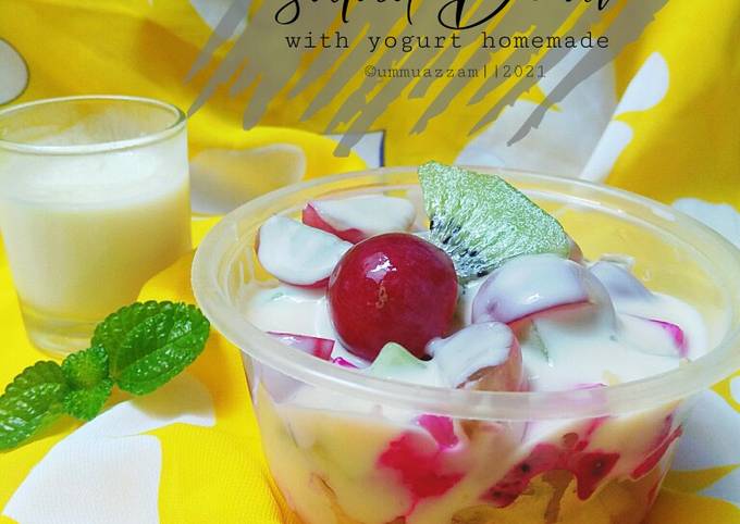 Salad Buah with Yogurt Homemade