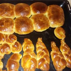 A picture of Buns, croissant.