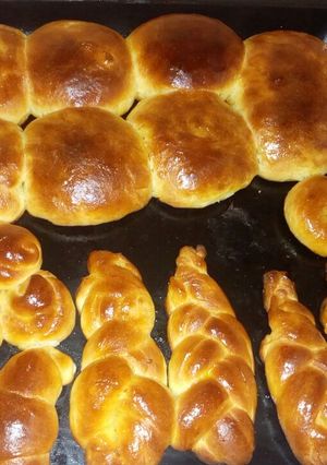 A picture of Buns, croissant.