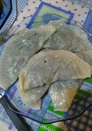 Una foto de Raviolones de espinaca y queso... la salsa la elegís vos!