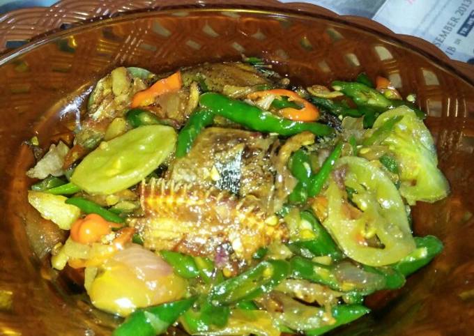 Resep Tumis Ikan Asin Gabus Cabe Ijo Oleh Ati Dewanthi Cookpad