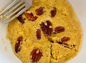 Una foto de Mugcake Saludable FACIL de banana y pecans
