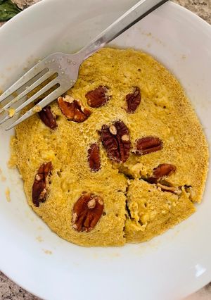 Una foto de Mugcake Saludable FACIL de banana y pecans