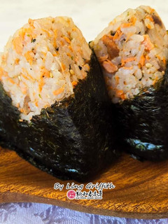 照燒鮭魚三角飯糰 的食譜成品照片