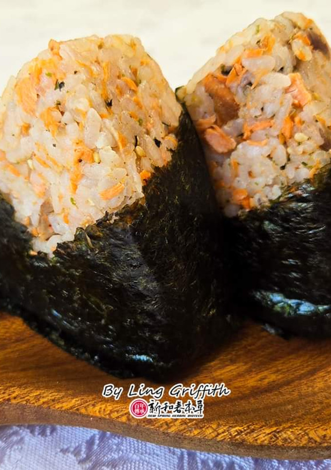 照燒鮭魚三角飯糰 的食譜成品照片
