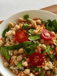 Una foto de Ensalada de Arroz Integral