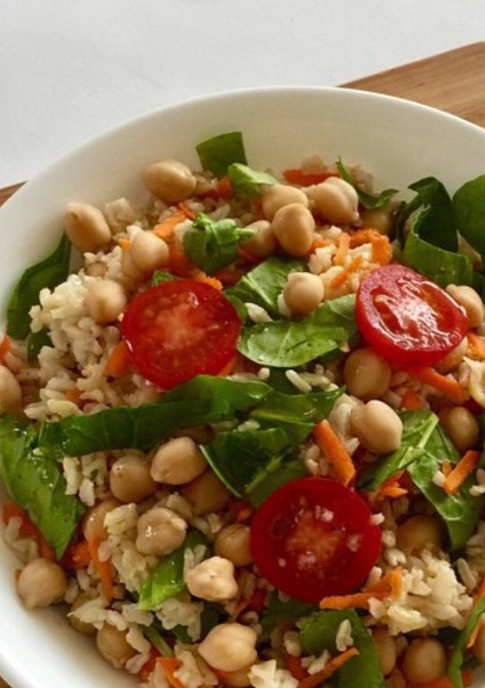 Una foto de Ensalada de Arroz Integral