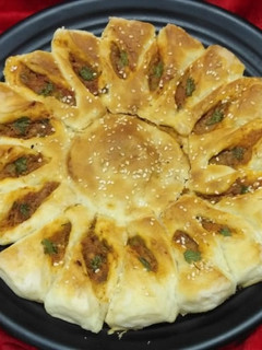 A picture of Pavbhaji sunflower bread.