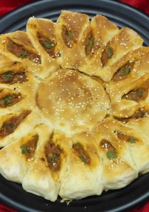 A picture of Pavbhaji sunflower bread.