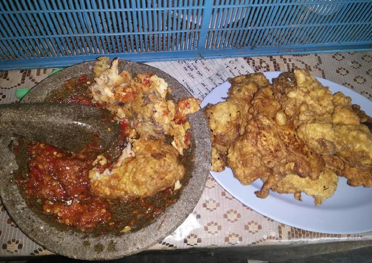 Bagaimana Menyiapkan Ayam geprek sambal ndower Yang Lezat Sekali