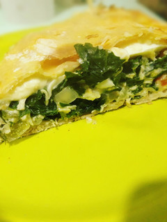 Una foto de Súper tarta de acelga & pollo & salsa blanca