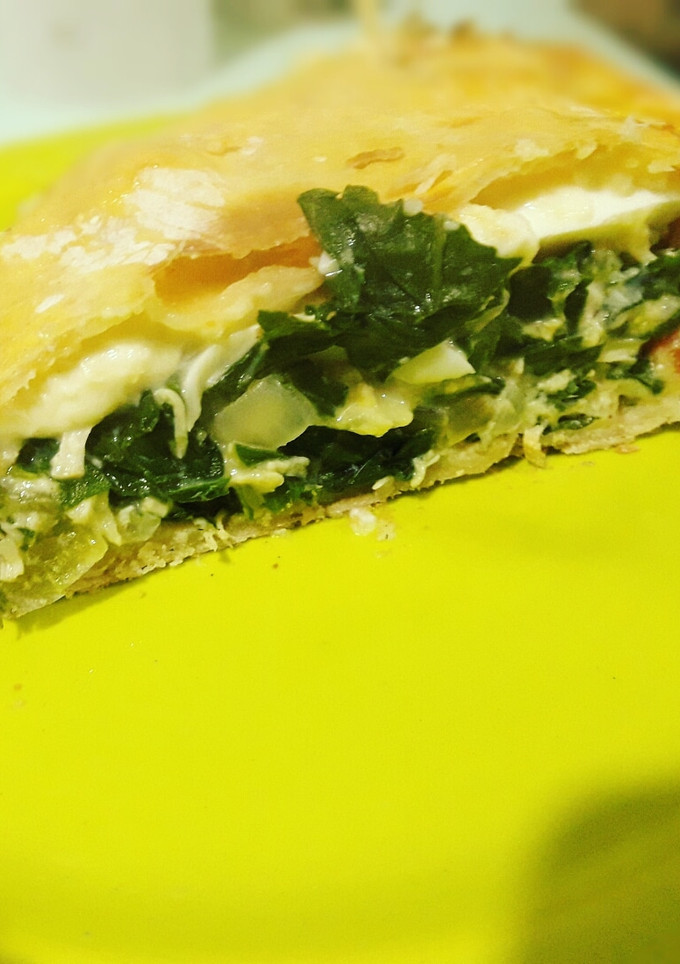 Una foto de Súper tarta de acelga & pollo & salsa blanca