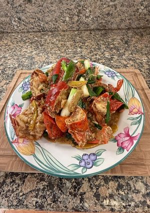 A picture of Stir-fry lobster with ginger and scallion.