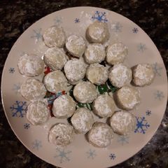 A picture of Snowball Cookies.