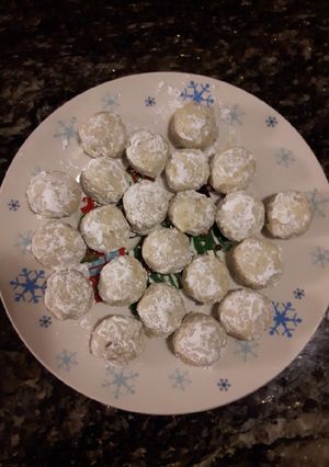 A picture of Snowball Cookies.