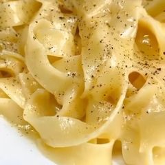 A picture of Fettuccine Alfredo.