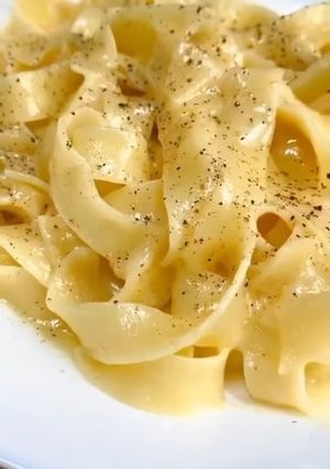 A picture of Fettuccine Alfredo.