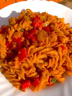 Hình của món Nui xào rau củ với trứng 🍲.