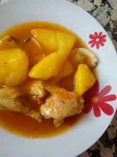 Una foto de Estofado de pollo, conejo y almejas superfácil