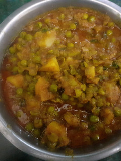 आलू मटर की सूखी सब्जी (aloo matar ki sukhi sabzi recipe in Hindi) रेसिपी मुख्य फोटो