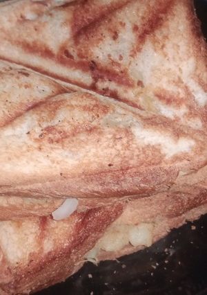 आलू प्याज़ के सैंडविच (Aloo pyaz ke sandwich recipe in hindi) रेसिपी मुख्य फोटो