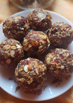 A picture of Dry fruit Muesli Ladoo.