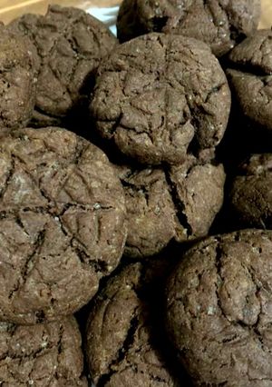 Una foto de Mini Galletas de chocolate con un huevo