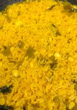Una foto de Arroz amarillo con maíz