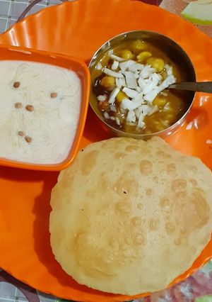 A picture of Chole Bhature.