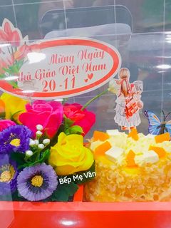 Hình của món Hoa và bánh tặng cô ngày 20.11.