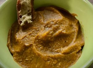 Una foto de Baba ganoush —paté de berenjena— (al microondas)
