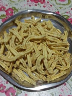 ગાંઠિયા (Ganthiya Recipe In Gujarati) રેસીપી મુખ્ય ફોટો