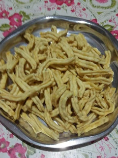 ગાંઠિયા (Ganthiya Recipe In Gujarati) રેસીપી મુખ્ય ફોટો
