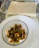 Tofu con aceitunas, salsa de soya y aceite de ajonjolí (sésamo)