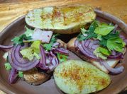 Una foto de ceviche de atun